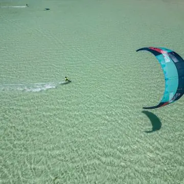 Kitesurfing